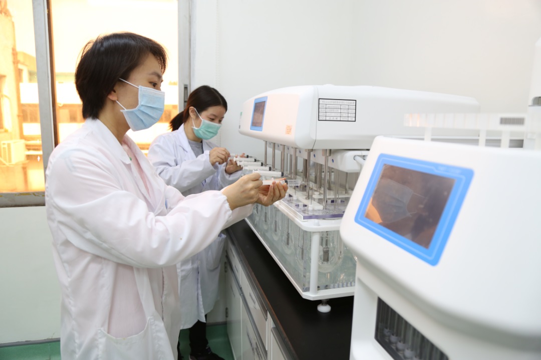 办公桌上的一瓶盐 ——可讲求也能够迁就的光华研发人董穗娟